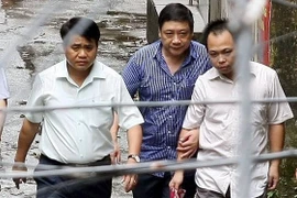 Kẻ khống chế các con tin ở Thanh Xuân Bắc bị khởi tố thêm tội danh “Cướp tài sản”