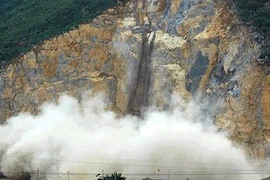 Công nhân nổ mìn trộm 20kg thuốc nổ