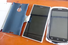 Đánh tráo điện thoại xoàng lấy điện thoại sang