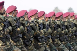 Ấn Độ tăng cường lực lượng lính dù để đối phó với Trung Quốc?