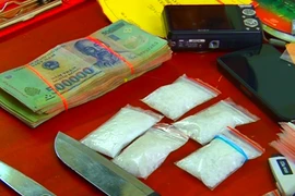 Đang tuần tra, CSGT bắt gọn 3 đối tượng tàng trữ ma túy đá