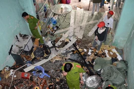 Bất cẩn khi đốt hương, "hóa vàng" luôn cơ sở kinh doanh gas