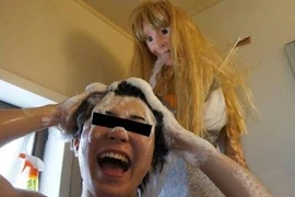 Nổi tiếng vì chế vòi tắm hoa sen thành “bạn gái lý tưởng”