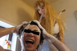 Nổi tiếng vì chế vòi tắm hoa sen thành “bạn gái lý tưởng”