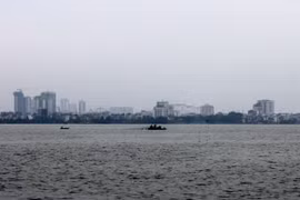 Tìm thấy thi thể nạn nhân thứ 2 vụ lật thuyền trên hồ Tây