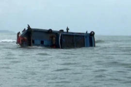  Tàu cá Lý Sơn bị tàu lạ đâm chìm, 2 người tử vong