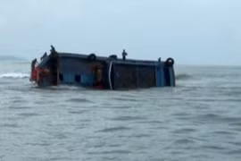  Tàu cá Lý Sơn bị tàu lạ đâm chìm, 2 người tử vong