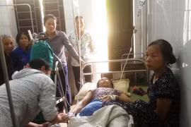 Cứu sống một phụ nữ bị cuốn chân vào máy làm gạch