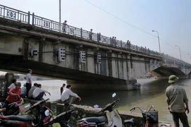 Thanh niên 20 tuổi nhảy cầu tự tử