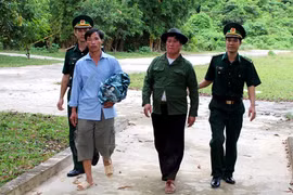 Bắt 8 đối tượng vượt biên trái phép