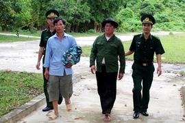 Bắt 8 đối tượng vượt biên trái phép