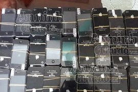 Phát hiện 100 chiếc điện thoại Iphone 4s giả trên xe khách