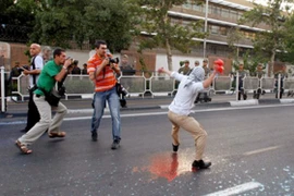 Bốn nhà báo quốc tế bị Iran bắt giữ