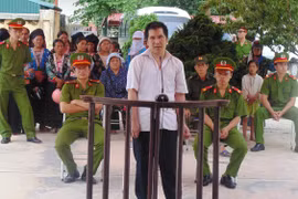 Khoảng lặng phía sau một phiên tòa