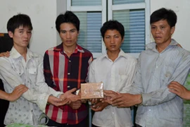 Trai bản giấu hêrôin trong túi rau rừng