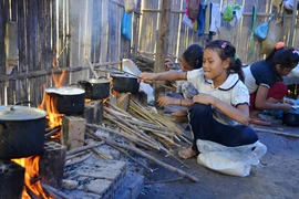 "Nước mắm cũng xa xỉ, nói gì đến cá thịt"