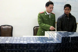 Bị bắt khi đang vận chuyển hàng ngàn bao thuốc lá nhập lậu