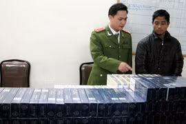 Bị bắt khi đang vận chuyển hàng ngàn bao thuốc lá nhập lậu