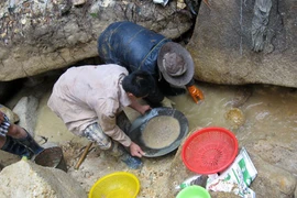 Thêm 2 xã bị “quặng tặc” đào bới ở Khánh Hòa