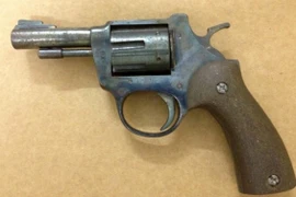 Hùng hổ vác súng đi trả thù giúp bạn bị chém lìa cánh tay