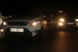 Tông xe kinh hoàng trên cầu vượt thép, 1 người bị thương nặng