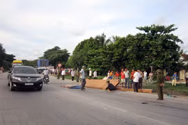 Xe tải đâm xe ba-gác, 6 "cửu vạn" thương vong