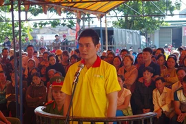 Có chút hơi men, gã trai vung dao chém chết hàng xóm