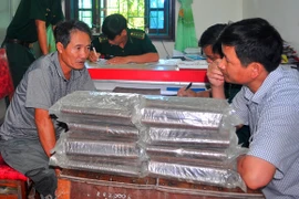 Buôn thuốc nổ mua từ bãi đá