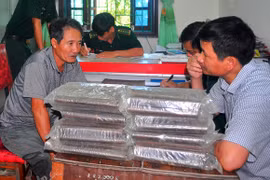 Buôn thuốc nổ mua từ bãi đá