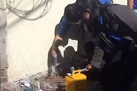 Đội tình nguyện nhặt bơm kim tiêm vì cộng đồng