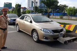 Uống rượu bia, lái xe ô tô bỏ chạy, lăng mạ CSGT làm nhiệm vụ