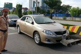 Uống rượu bia, lái xe ô tô bỏ chạy, lăng mạ CSGT làm nhiệm vụ