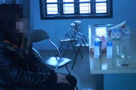 Định nhảy cầu Vĩnh Tuy tự tử, vì buồn chồng lập dị