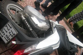 2 nam thanh niên đi xe SH lao vào cột điện, bị thương nặng