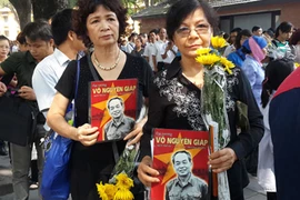 Chăm sóc sức khỏe cho đồng bào vào viếng Đại tướng Võ Nguyên Giáp