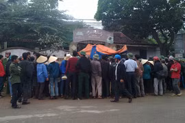 Phá đồ trong quán karaoke, khách bị chủ chém tử vong