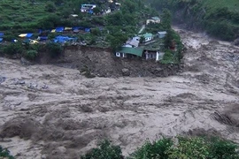 Chui vào ống cống tránh lũ quét, 2 vợ chồng thương vong