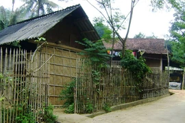 Truy tìm đối tượng sát hại một công an viên rồi bỏ trốn