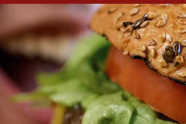 Bánh hamburger đắt nhất thế giới làm từ thịt nhân tạo