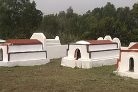 Thực hư chuyện xây mộ giả chờ đền bù 