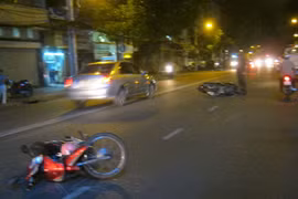 Bảo vệ khách sạn lái xe của khách gây tai nạn liên hoàn