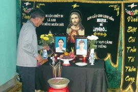 Tìm thấy thi thể hai mẹ con nhảy cầu tự tử