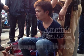 Khóa Iphone của chủ quán nét bằng mật khẩu, rồi đòi tiền "mở máy"