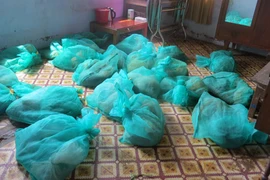 49 con tê tê đi xe cứu thương, xe thật biển "ma"