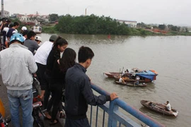 Một thiếu nữ nhảy cầu tự tử trong ngày lễ Tình nhân