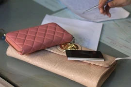 Sau khi cướp giật, gã sinh viên đang cởi áo hiếp dâm nạn nhân thì bị bắt