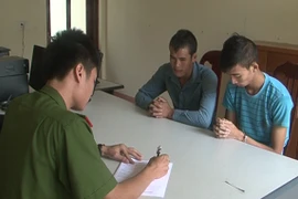 Bắt 2 đối tượng trộm cắp 2 bộ máy tính của trường mầm non