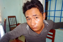 Mỗi khi nổi máu ghen... cắt xé quần áo người yêu