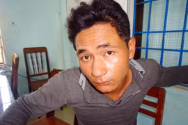 Mỗi khi nổi máu ghen... cắt xé quần áo người yêu