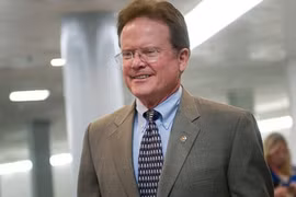 Cựu thượng nghị sĩ có vợ gốc Việt cân nhắc tranh cử Tổng thống Mỹ